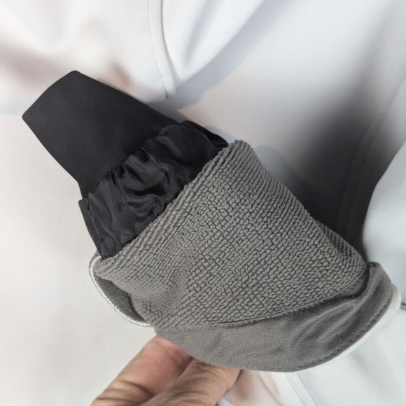 Cabela's Gore Windstopper in light gray size small with drawstring hem & hood - Picture 10 of 16